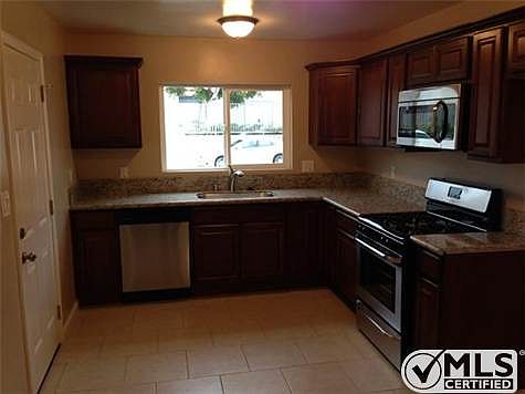 5th image of 411 Gloria St