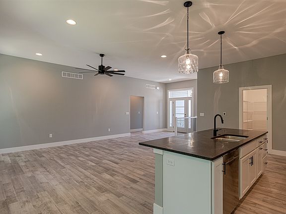 5th image of 3067 Ridgeview Cir