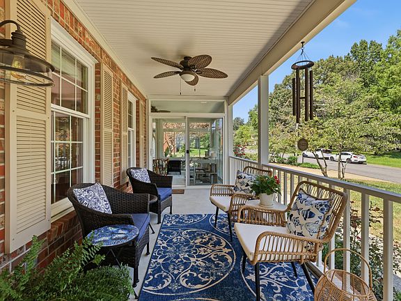 4th image of 76 Martin Cir
