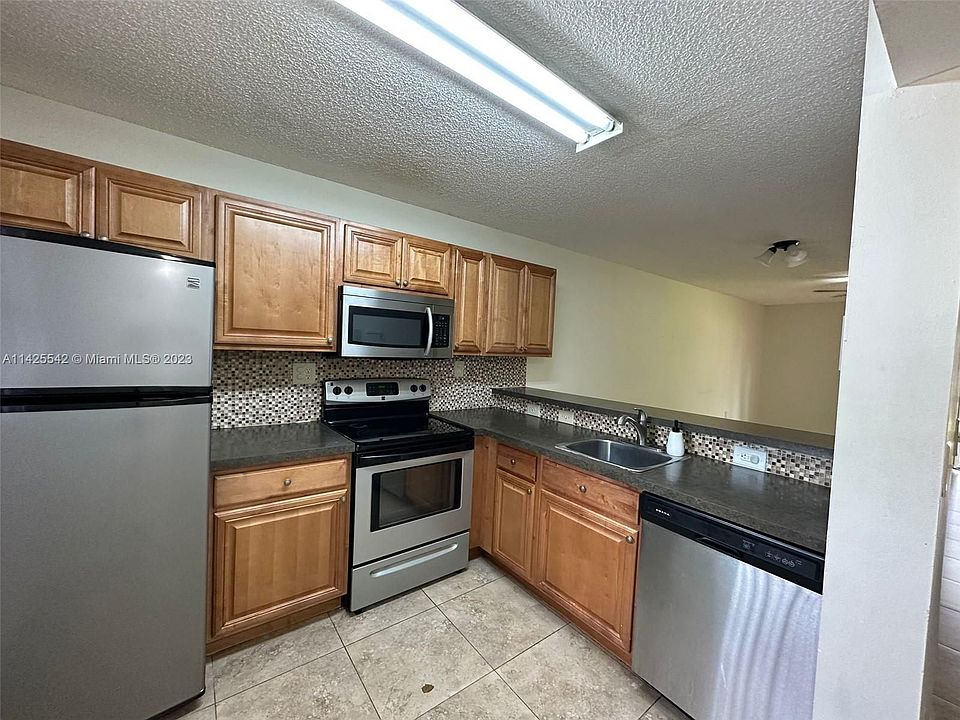 1st image of 9918 Nob Hill Ct #9918