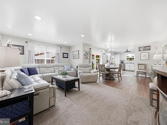 4th image of 5679 Barberry Ct