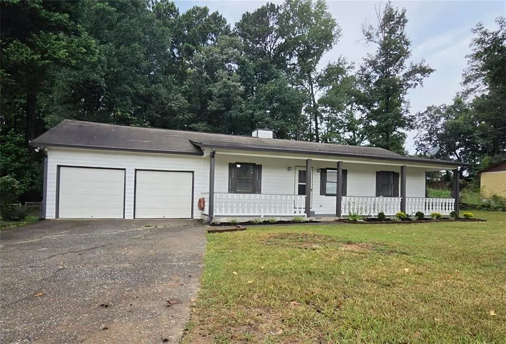 3 bed, 2.0 bath, 1291 sqft, $2,300 — Photo 1