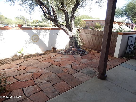 3rd image of 206 S La Canada Dr