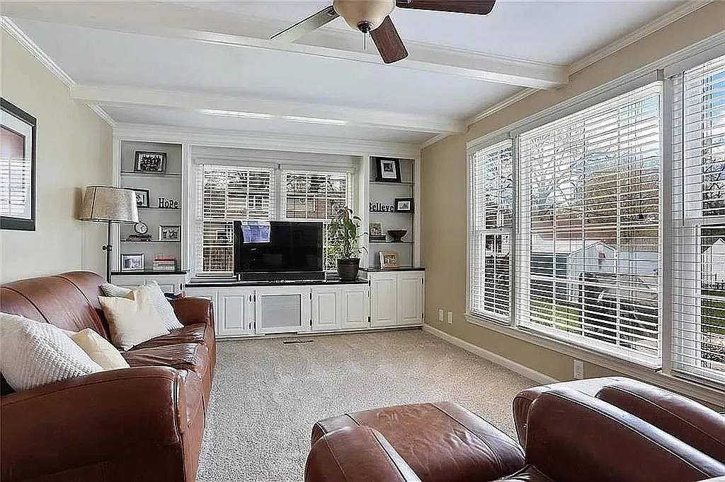 4 bed, 2198 sqft, $3,600 — Photo 3