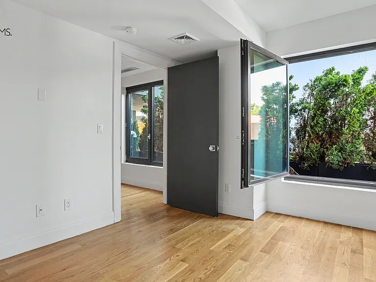 554 4th Ave #3E — Photo 9