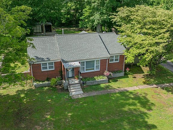 5th image of 124 E Mooney St