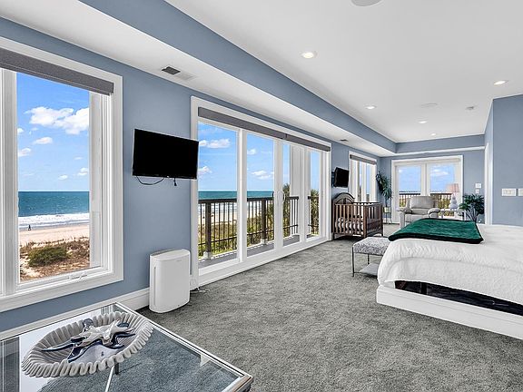 5th image of 3804 N Ocean Blvd.