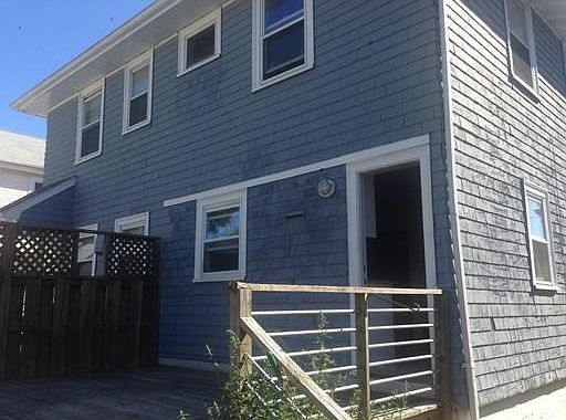 3rd image of 132 Bromfield St