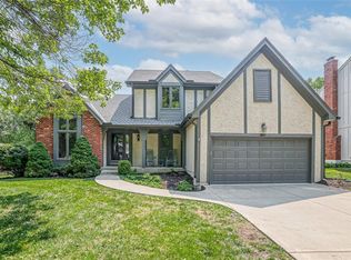 8847 Twilight Ln, Lenexa, KS 66219