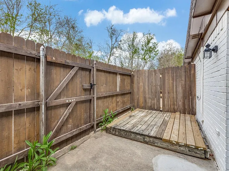 7700 Chapin Rd #5 — Photo 13