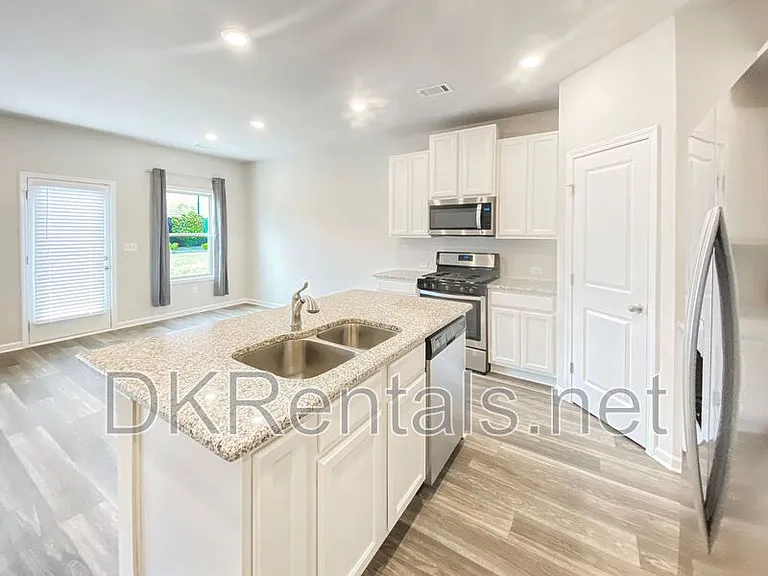 213 Auburn Station Dr — Photo 6
