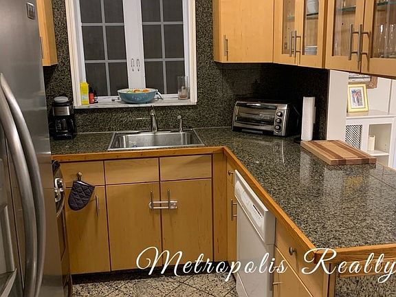 4th image of 20-12 45th St #2