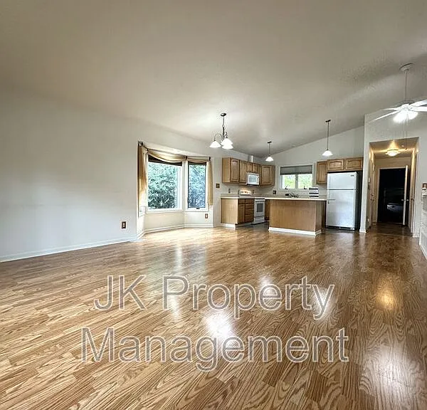 3209 Wild Rose Ln — Photo 5