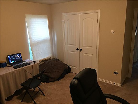 3rd image of 907 Vintage Ave