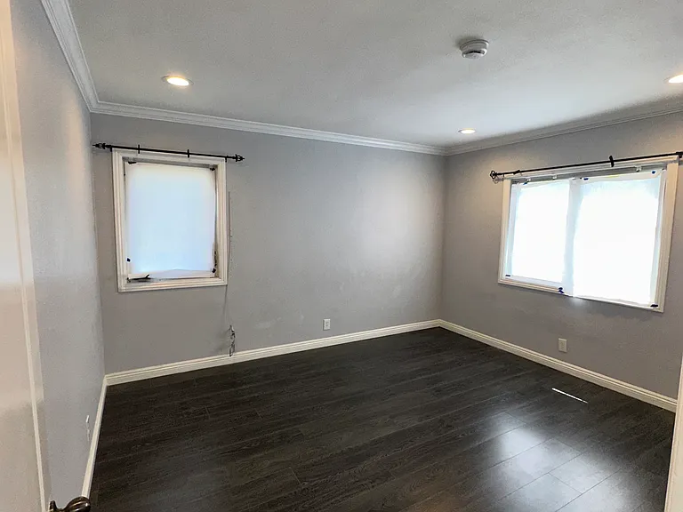 10220 S Van Ness Ave — Photo 11