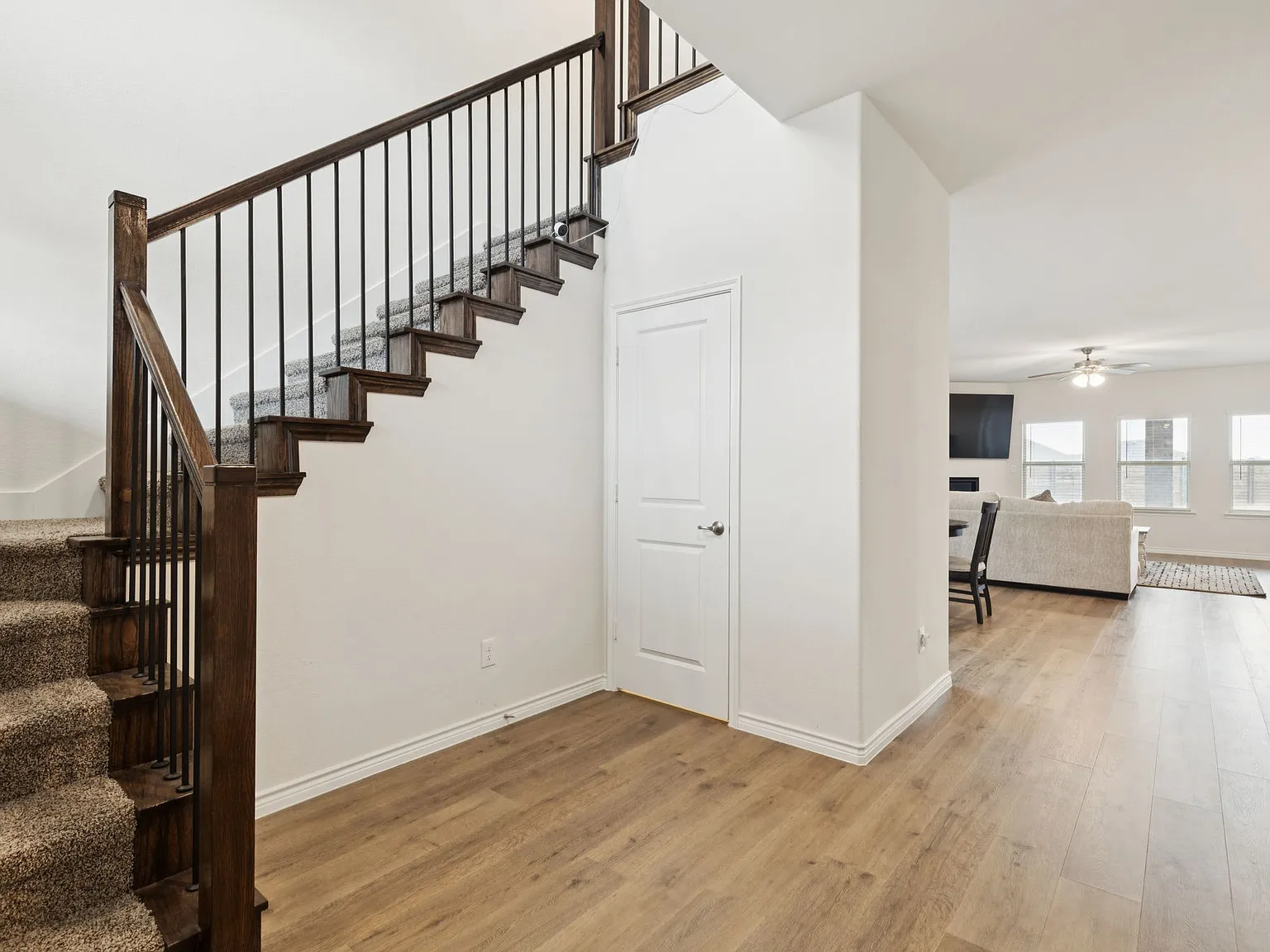 5 bed, 3381 sqft, $3,200 — Photo 3