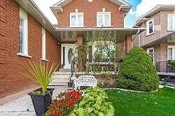 35 Kingsplate Cres — Photo 2