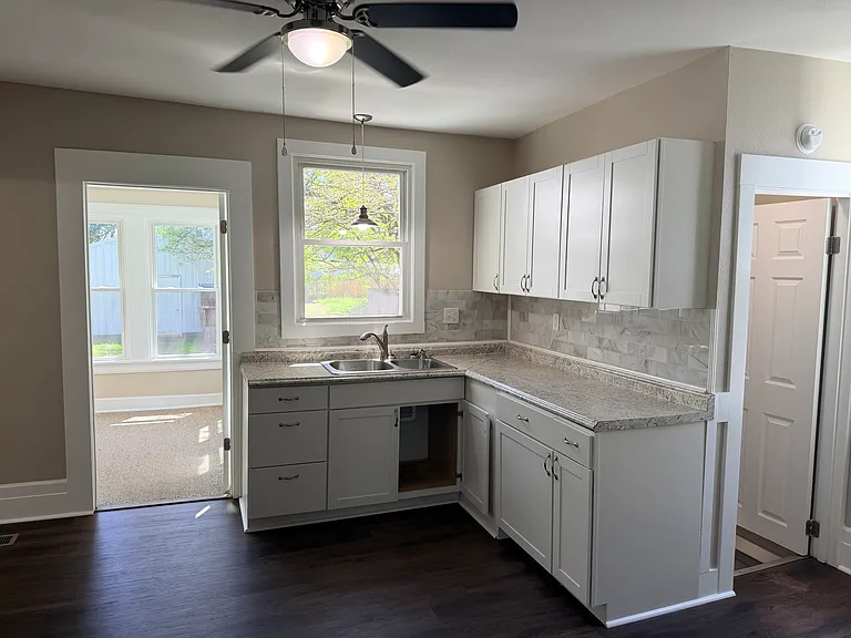 435 Crittenden Ave — Photo 5