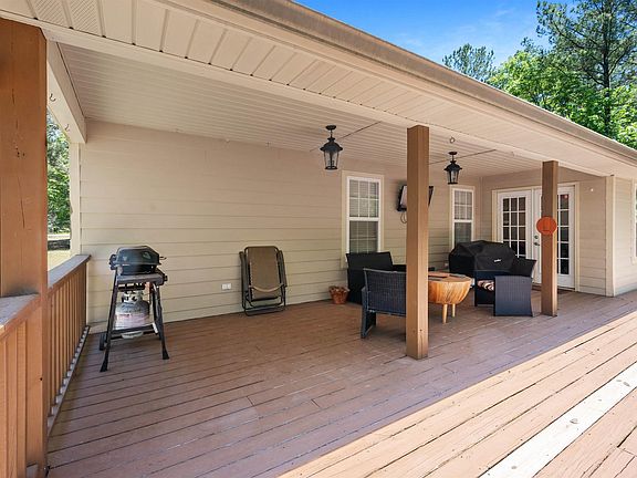 5th image of 593 Wisteria Ln