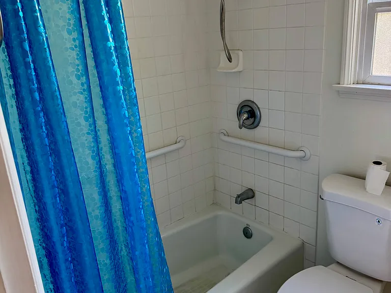 860 Manhattan Beach Blvd — Photo 8