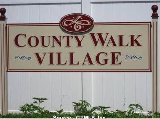 50 County Walk Ln, East Haven, CT 06512