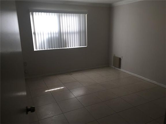 5th image of 8020 SW 21st Ct
