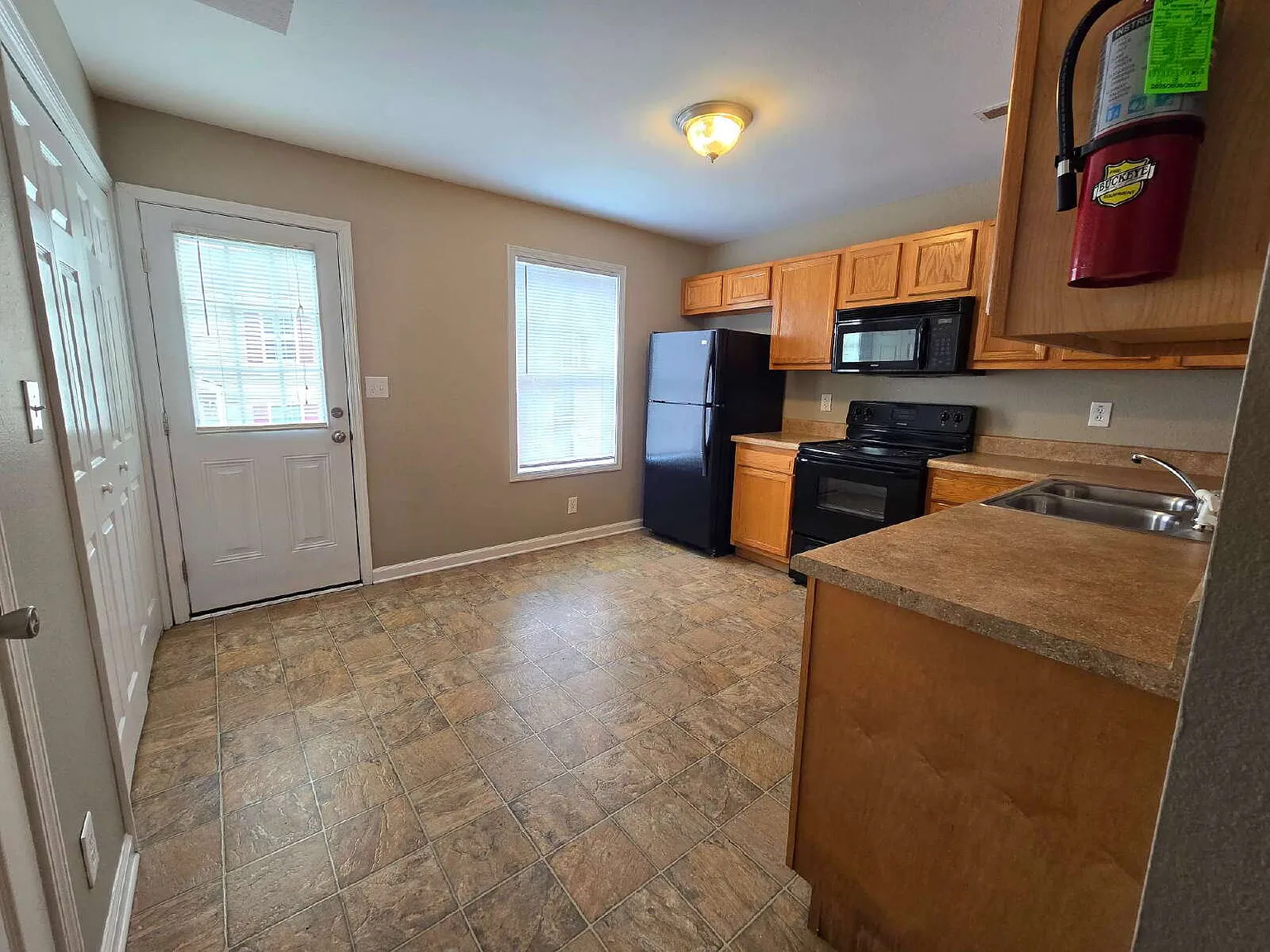 2 bed, 1.5 bath, 1020 sqft, $950 — Photo 4