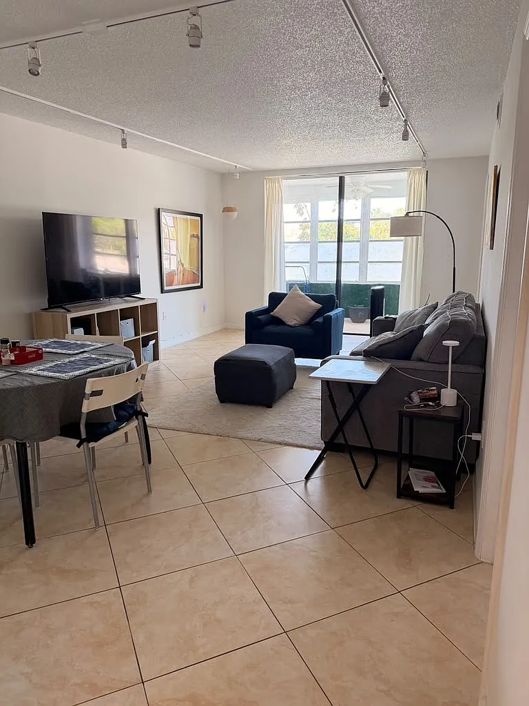 2 bed, 835 sqft, $1,000 — Photo 2