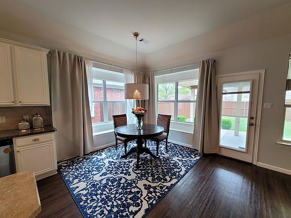 5th image of 2408 Eaton Dr