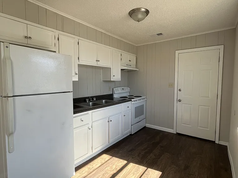 483 S Jefferson St #B — Photo 7