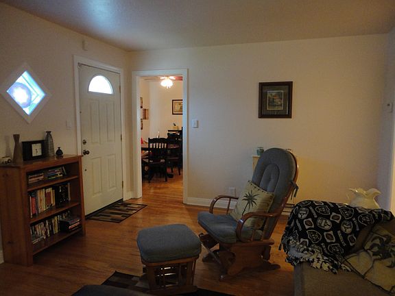 4th image of 890 S Orchard Ave