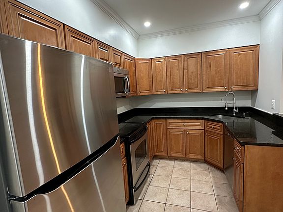 5th image of 6050 California Cir APT 203