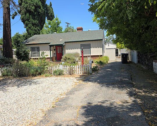 2nd image of 14137 Hamlin St
