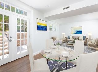 3 Greenway Ct APT 2, Brookline, MA 02446