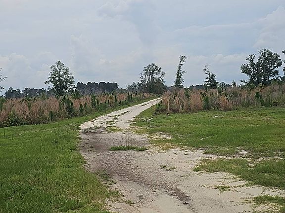 4th image of 219 Kentucky Ave