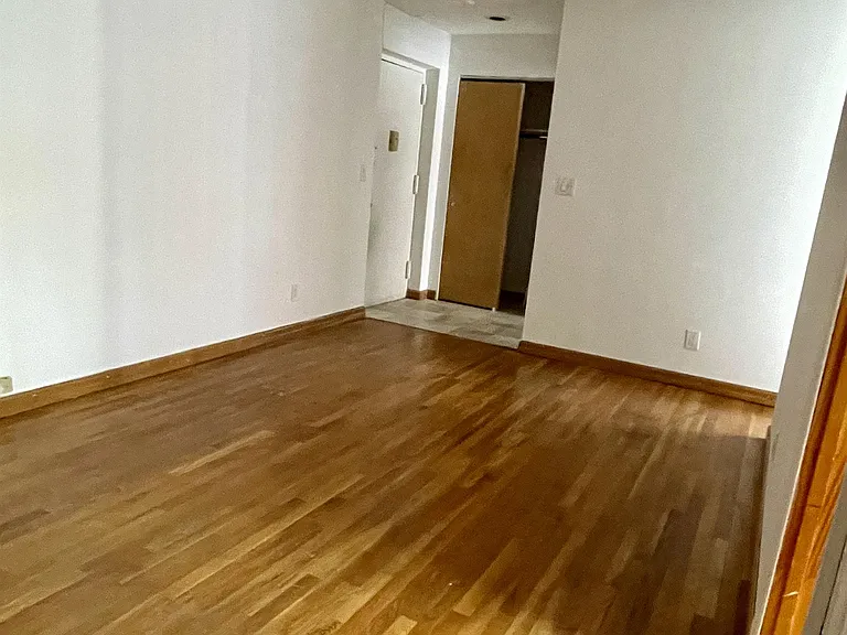 370 W 30th St #PHA — Photo 3