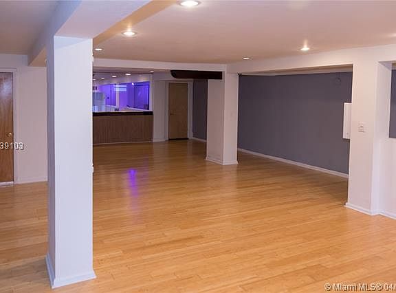 3rd image of 465 W 41st St