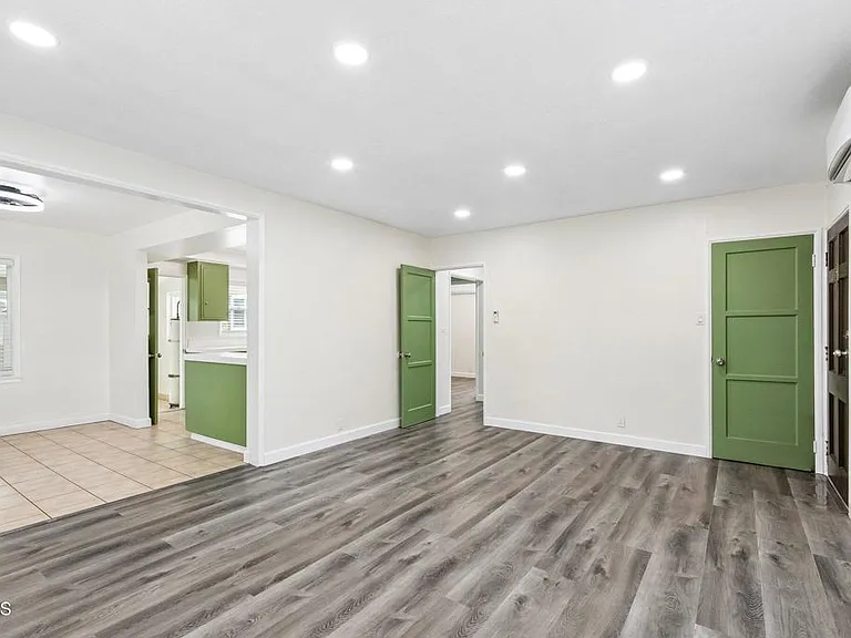 5616 N Gladys Ave — Photo 4