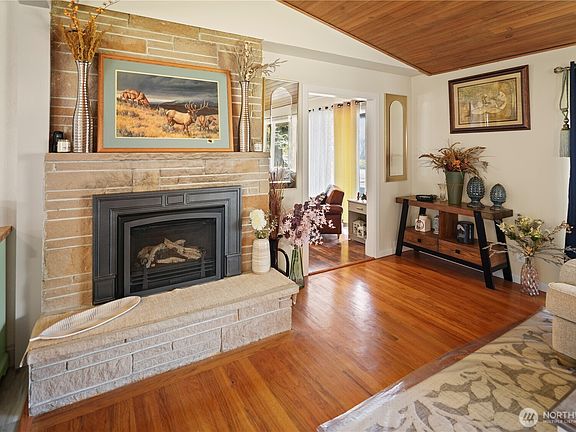 4th image of 4059 NE Dunn Street