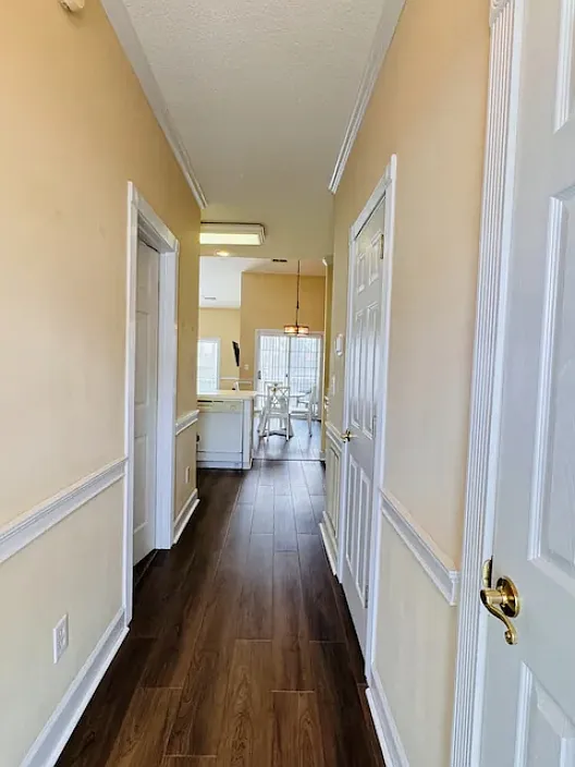 1 bed, 850 sqft, $1,600 — Photo 2