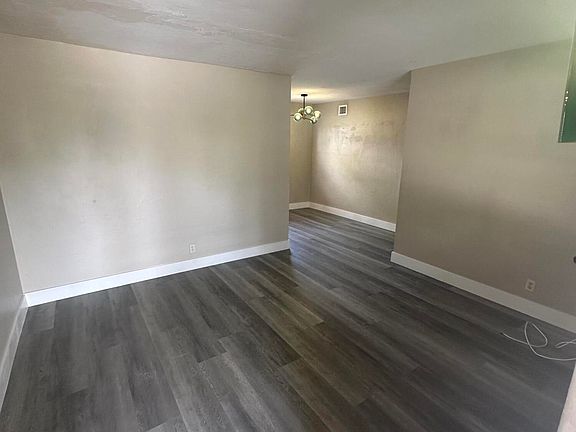 2nd image of 2643 Grant St