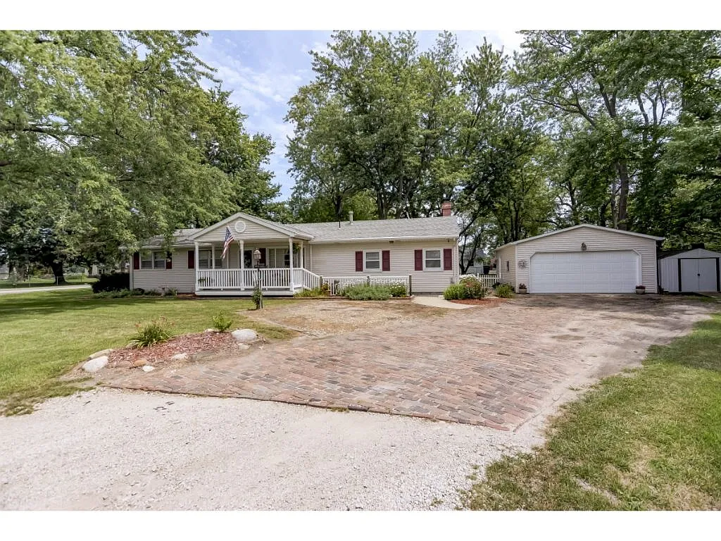 1820 S Phyllis Dr photo 1