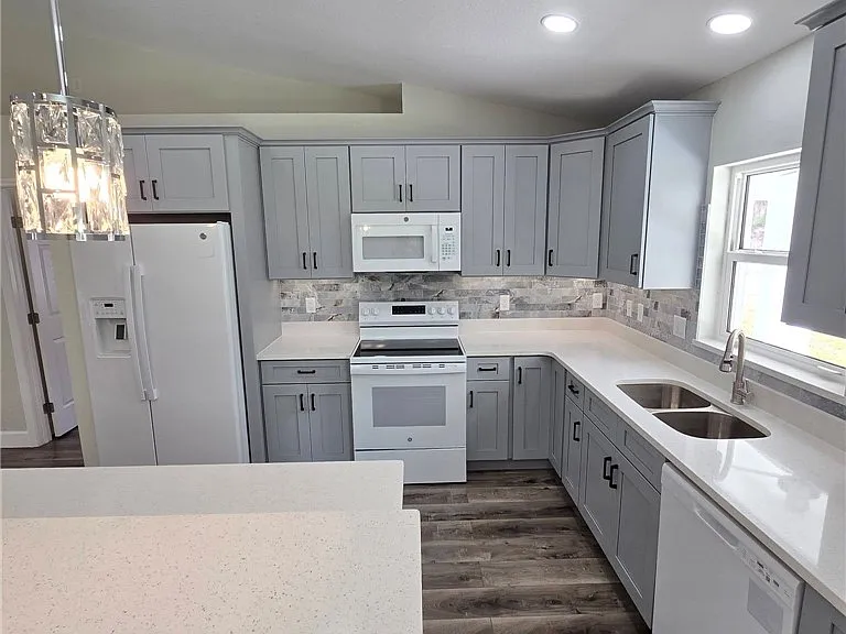 120 Clinton Ave — Photo 8