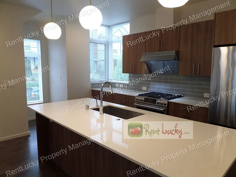 4304 Evanston Ave N — Photo 8