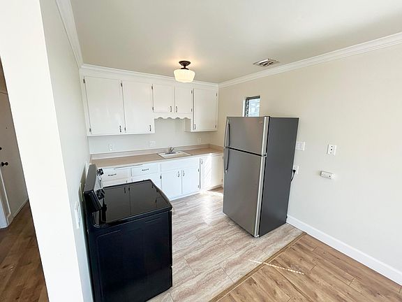 3rd image of 110 Hilborn St #7