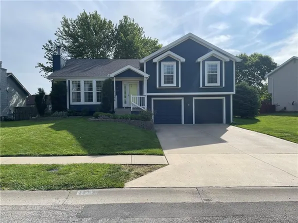 1752 Ray St, Liberty, MO 64068