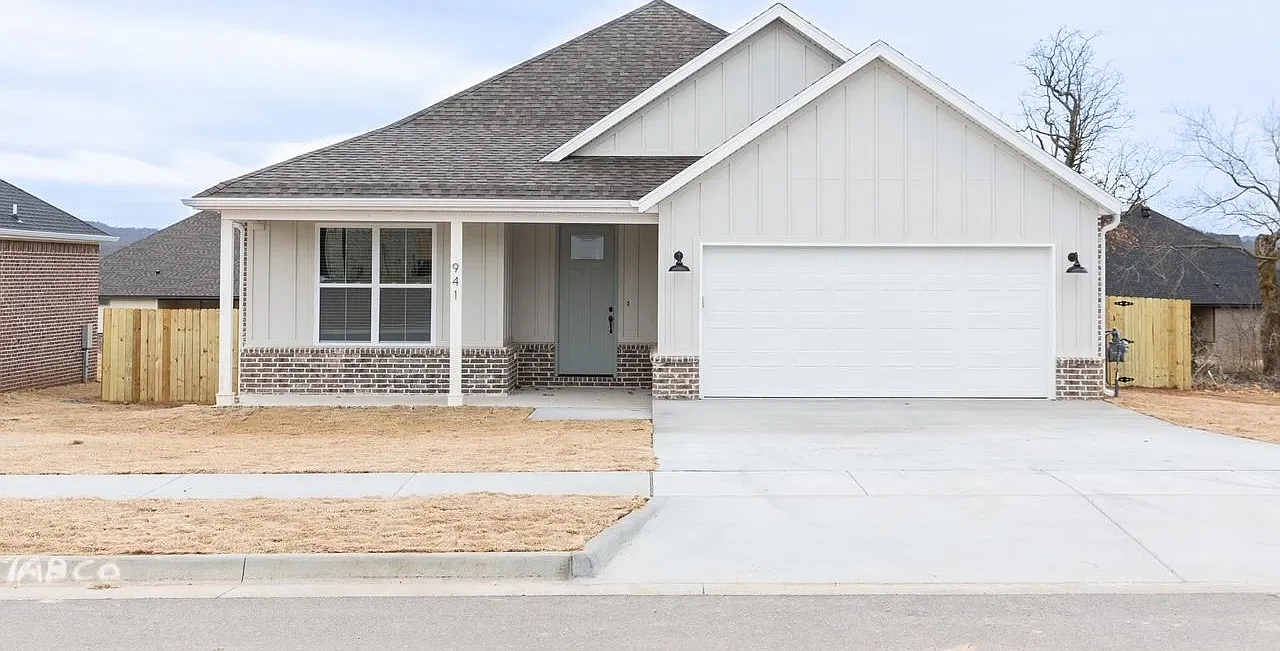 941 Sugar Loaf Rd — Photo 1