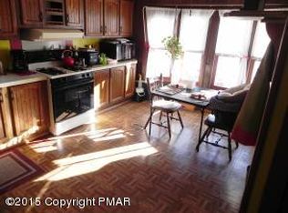 102 Deer Park Dr, Stroudsburg, PA 18360