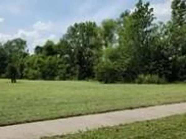 806 Edgewood Dr, Paola, KS 66071