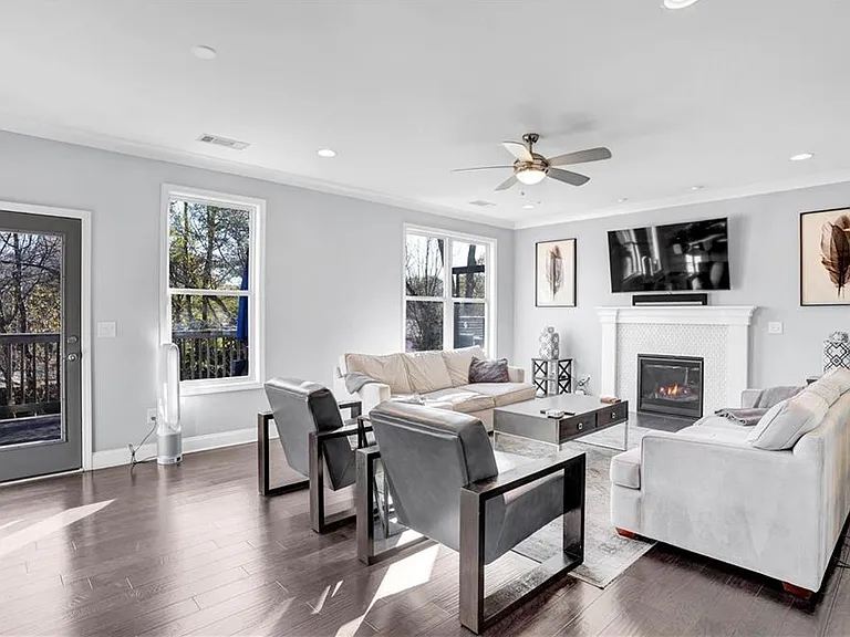 1395 Marion St SE — Photo 8